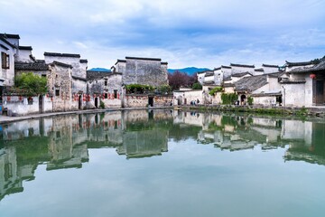 交通事故中没有出示警示三角架双方都处罚吗。需处罚多少？