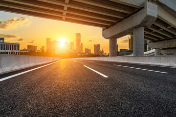 大班主题教案《动物世界》